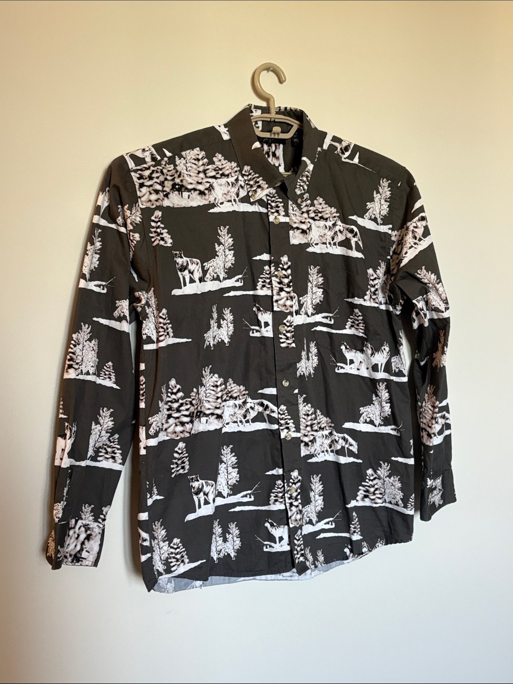 Grey Wolf Shirt Chams Authentic Medium .
